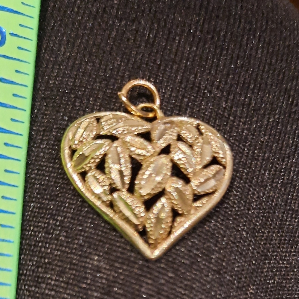 AUTHENTIC 10K YELLOW GOLD DIAMOND CUT HEART PENDANT See Matching Earrings